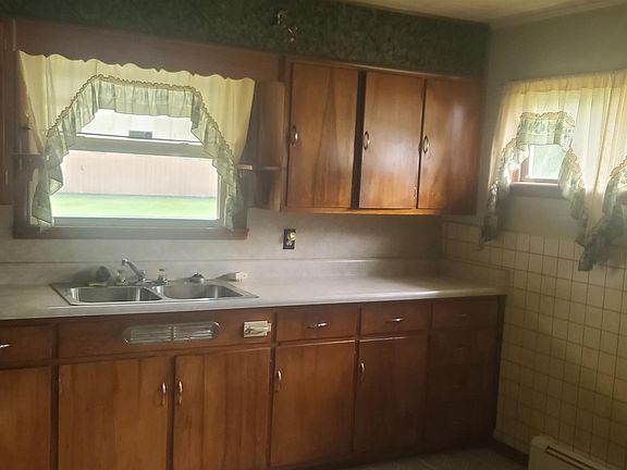 5th image of 2325 W 9th St