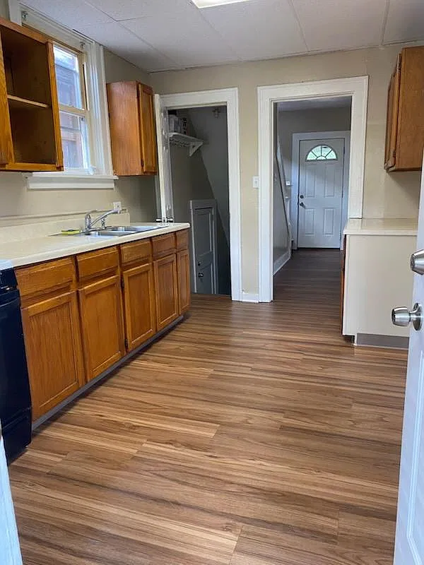 2 bed, 1047 sqft, $1,295 — Photo 3