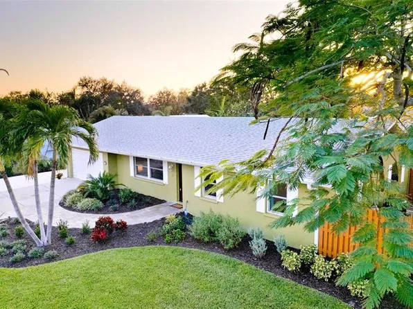 1010 68th St NW, Bradenton, FL 34209