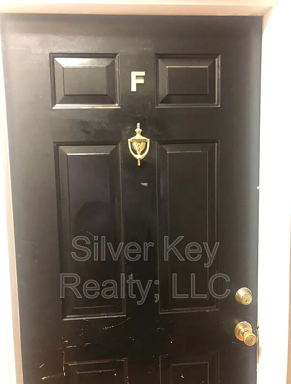 2 bed, 1.0 bath, $1,025 — Photo 2