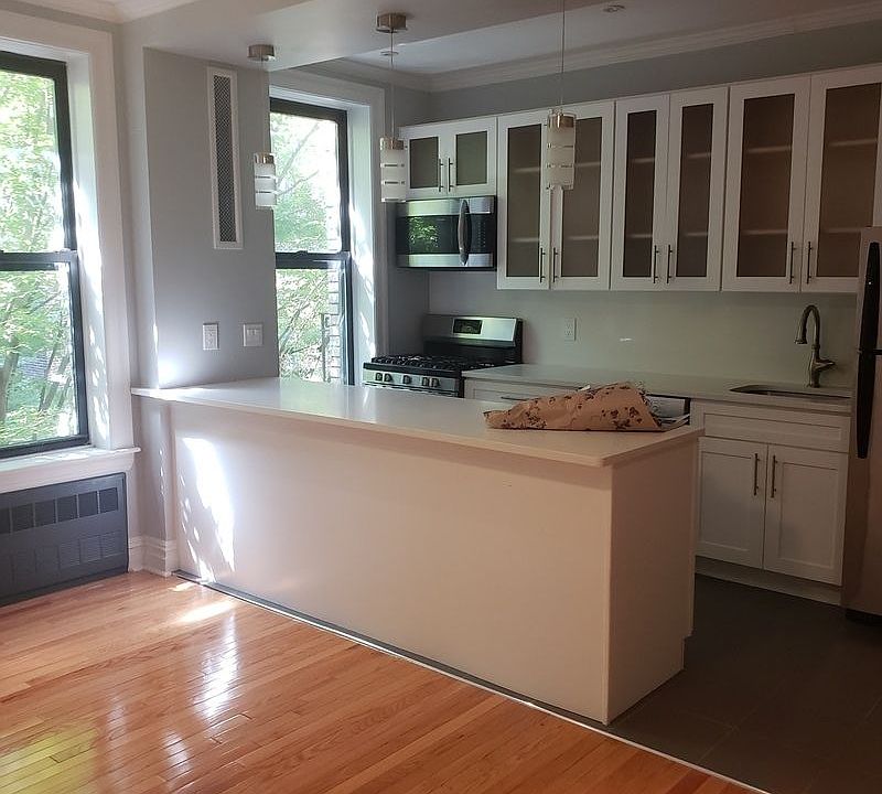 1st image of 370 Manhattan Ave APT 2C