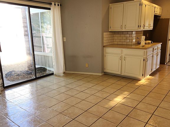 3rd image of 3109 S Maple Ave