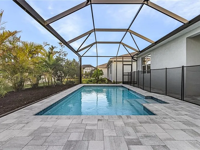 379 Grace Bay Ln — Photo 2