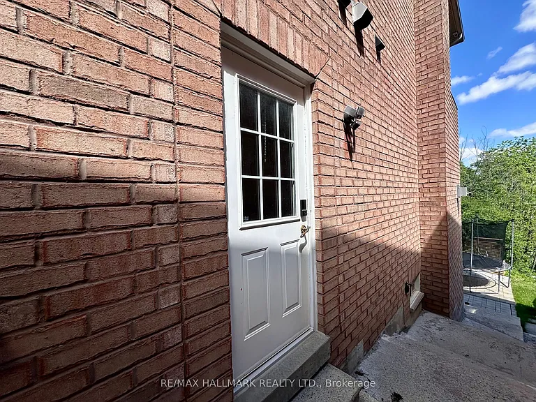 91 Greenbank Dr #BASEMENT — Photo 2
