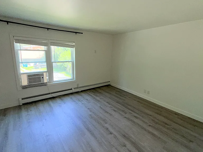 439 W King St #7 — Photo 7