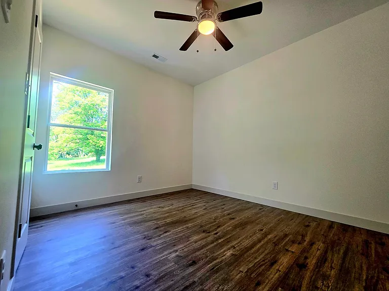 1331 Lee Ln — Photo 15