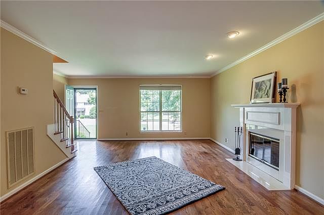 2nd image of 205 Brattlesboro Pl