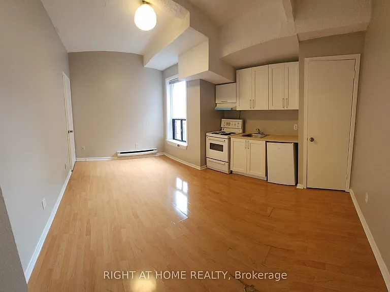 27 Hamilton St #202 — Photo 2