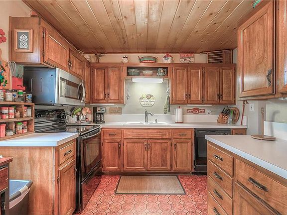 4th image of 9601 England Dr