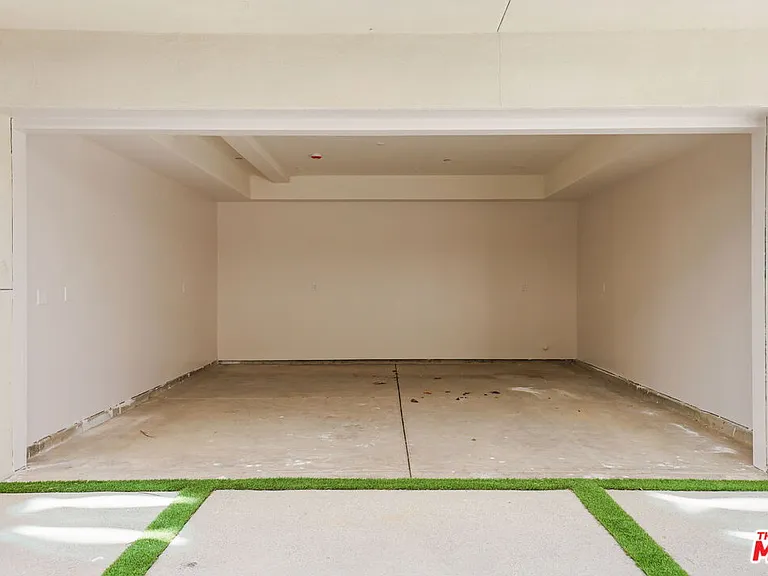 2135 S Longwood Ave #1/2 — Photo 53