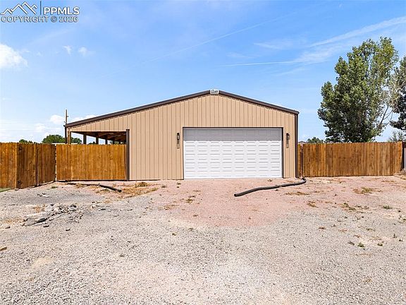 3rd image of 1023 El Nido Dr
