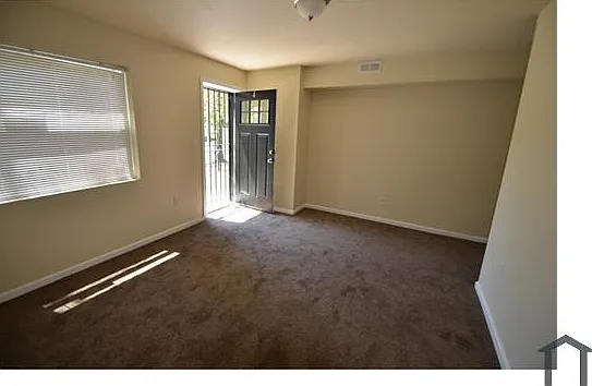 3 bed, 950 sqft, $2,950 — Photo 2
