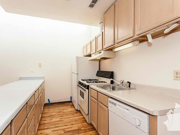 5th image of 2533 N Lincoln Ave