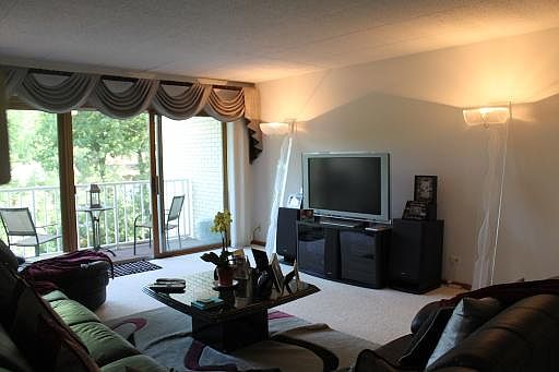 4th image of 440 E Montrose Ave APT 304
