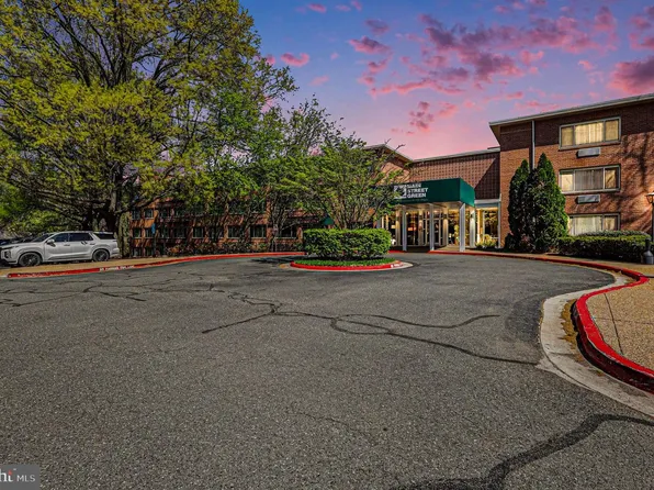 10570 Main St APT 203, Fairfax, VA 22030