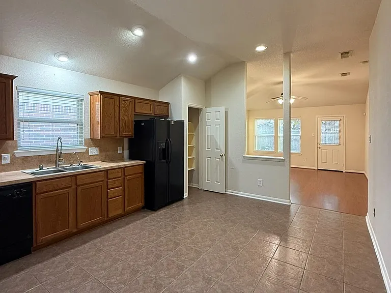 17719 Scarlett Falls Ln — Photo 4