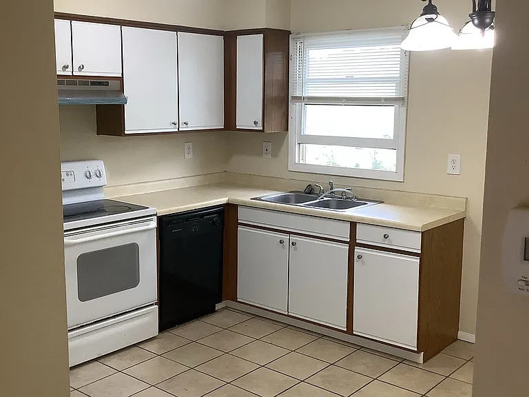 1331 Weaver Branch Rd #8 — Photo 7