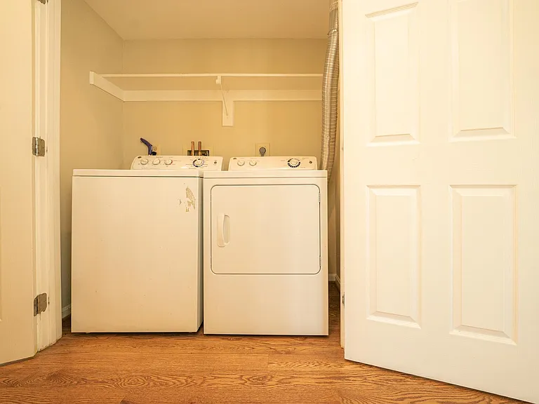 7036 Kings Manor Dr — Photo 10