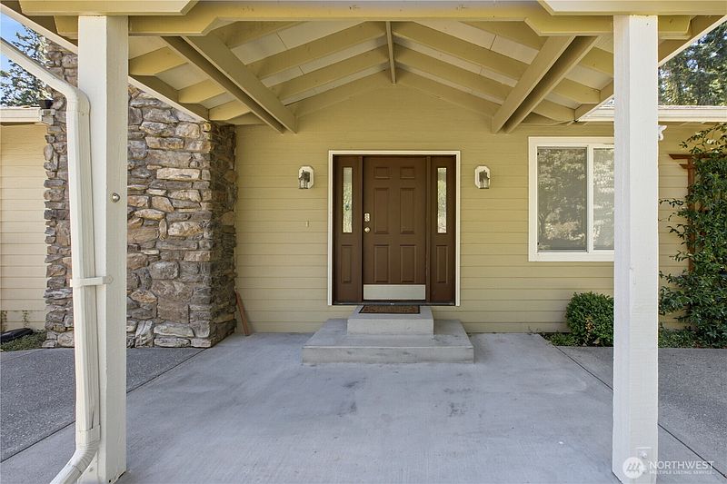 4th image of 2604 Vincent Way NW