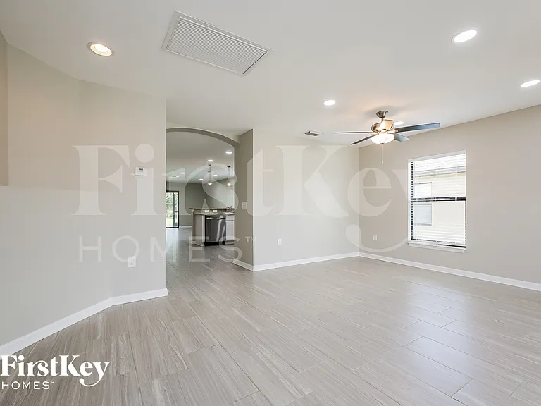 354 Shadow Lakes Dr — Photo 2