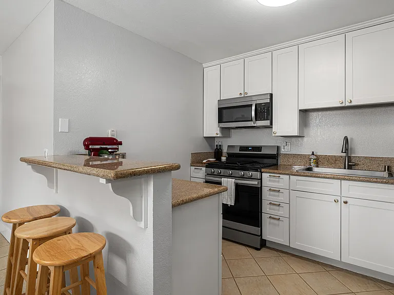 1351 Holly Ave #Q — Photo 7