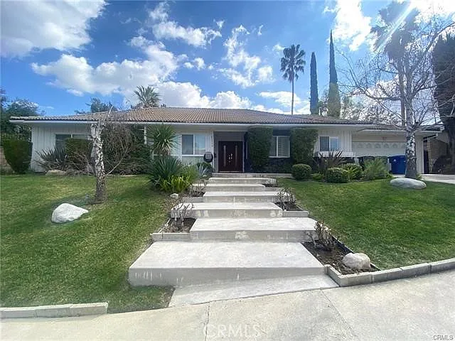 3 bed, 2542 sqft, $6,000 — Photo 1