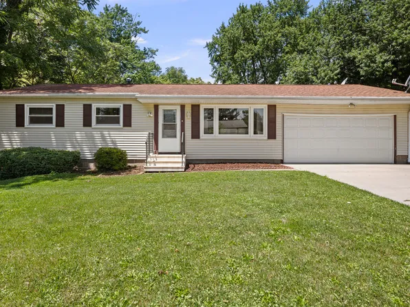 1406 15th St, Silvis, IL 61282