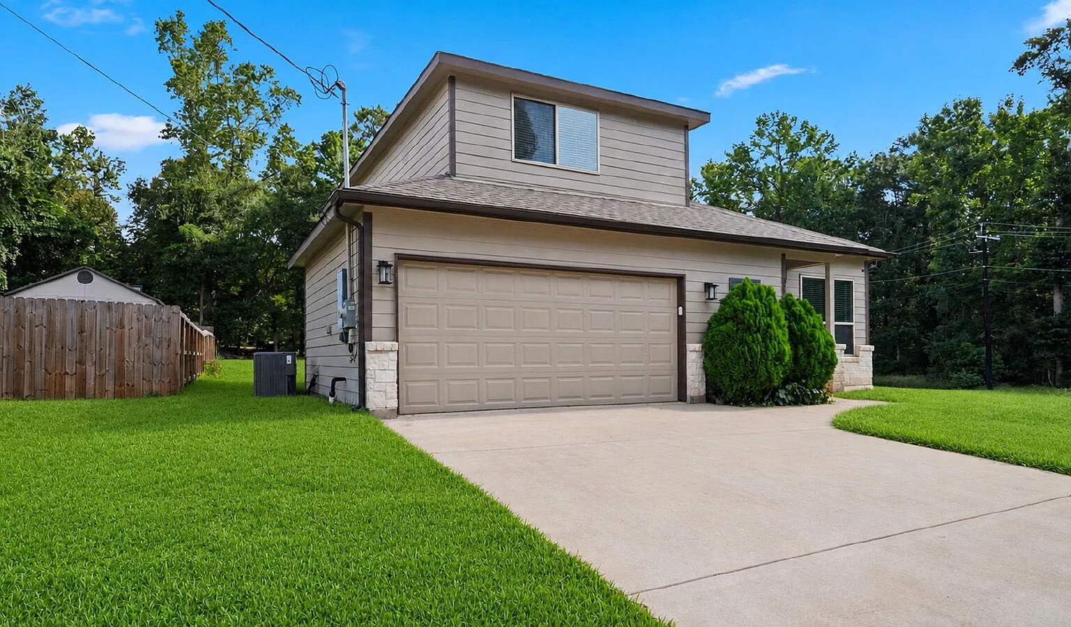 4 bed, 2.5 bath, 1994 sqft, $2,095 — Photo 2