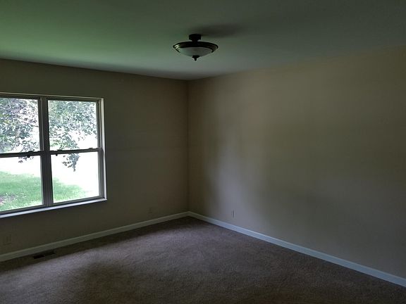 4th image of 9995 Jackson St