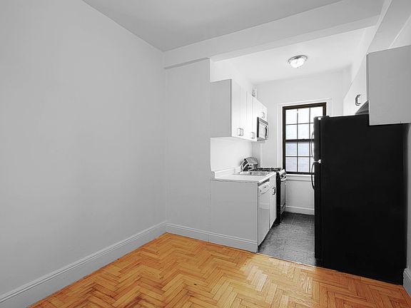 5th image of 245 E 11th St APT 6B