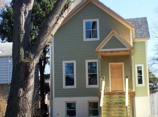 2121 Pioneer Rd, Evanston, IL 60201