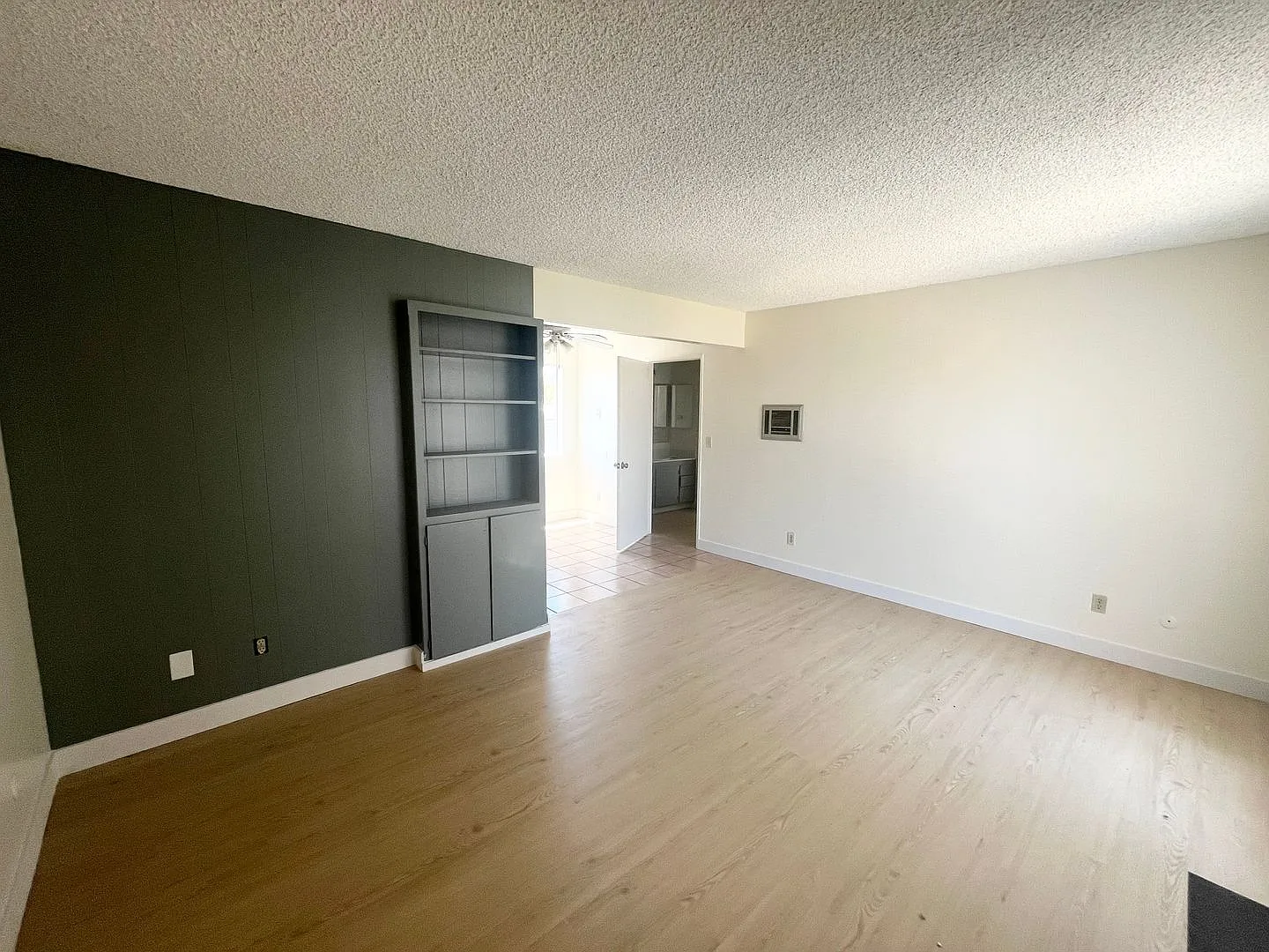 r4036 — Photo 2