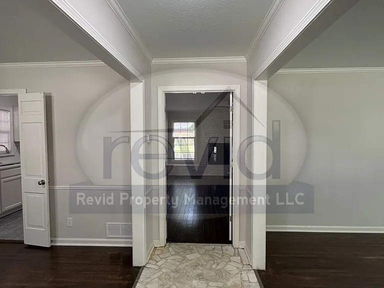 5467 Derron Ave — Photo 3