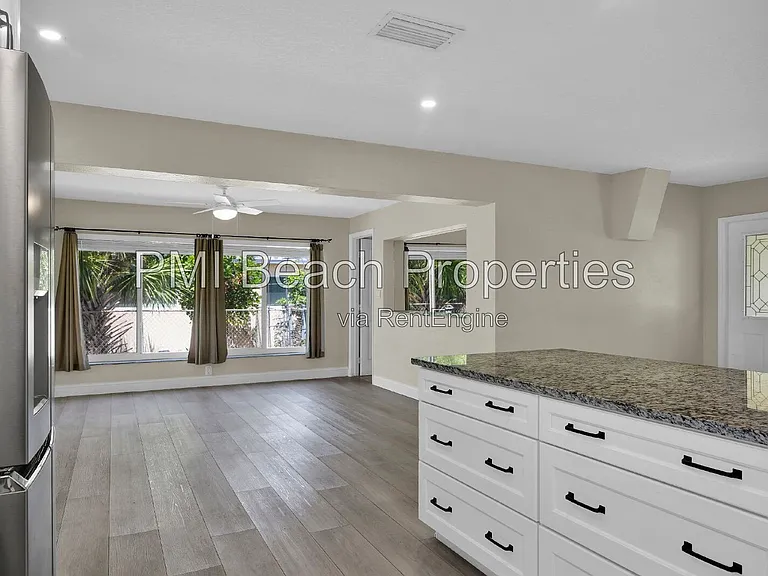 350 NE 29th St — Photo 9