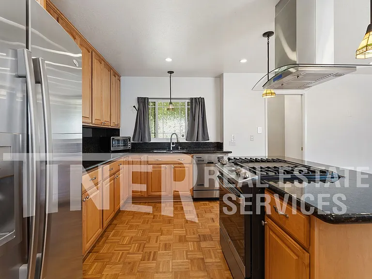 9136 Cecile Way — Photo 11