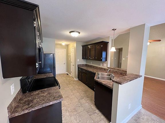 5th image of 912 Cindy Jo Ct