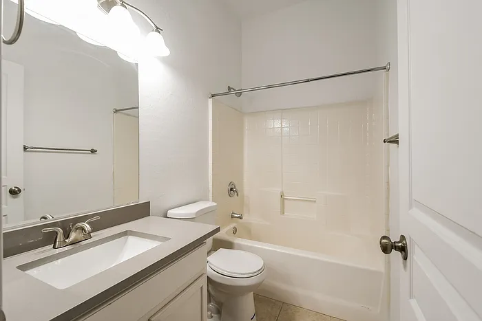 6614 W Rowel Rd — Photo 15