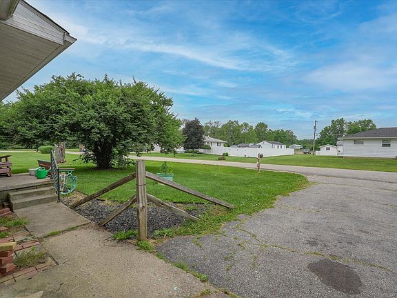 3rd image of 121 Clark Dr