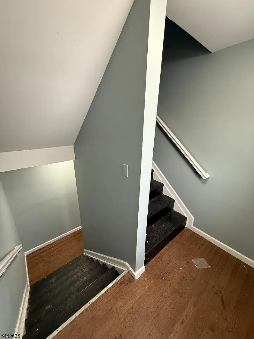 3 bed, 1.0 bath, $2,200 — Photo 3