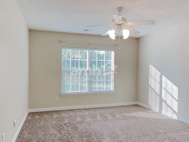 2208 Thorncrest Dr — Photo 8