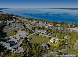 920 Arlington Ave, Petoskey, MI 49770