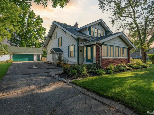 6097 Andersonville Rd, Waterford, MI 48329