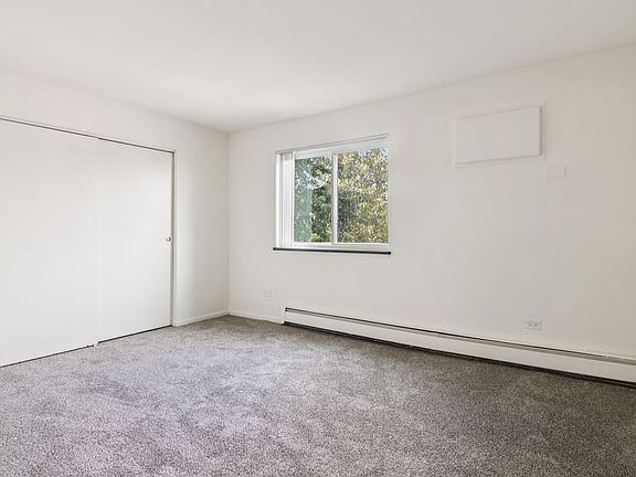 3rd image of 906 Joliet Rd #31