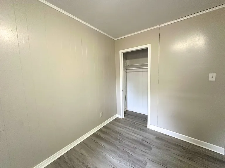 372 Fredonia St — Photo 17