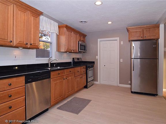 4th image of 17 Berwick Ave