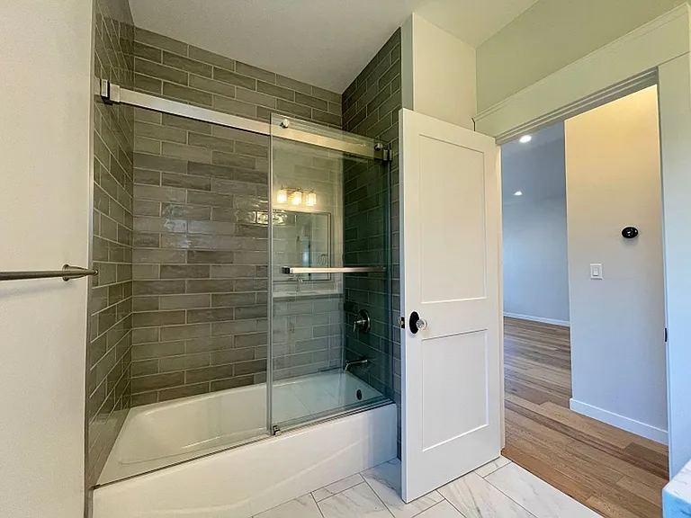 1027 Lincoln Ave — Photo 13