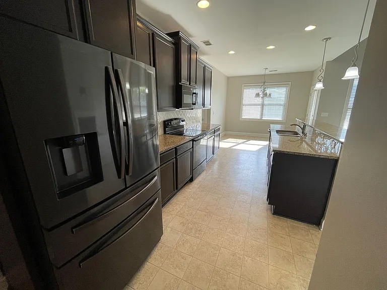 654 Dutchmans Creek Trl — Photo 27