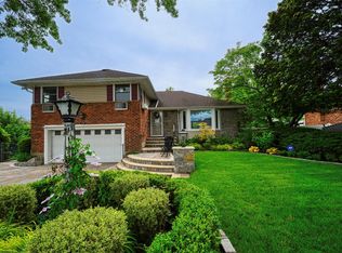 613 Gary Pl, Westbury, NY 11590