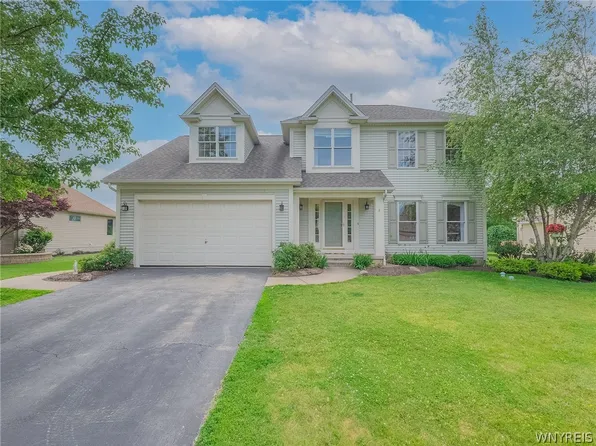 8 Sunset Creek Dr, West Seneca, NY 14224