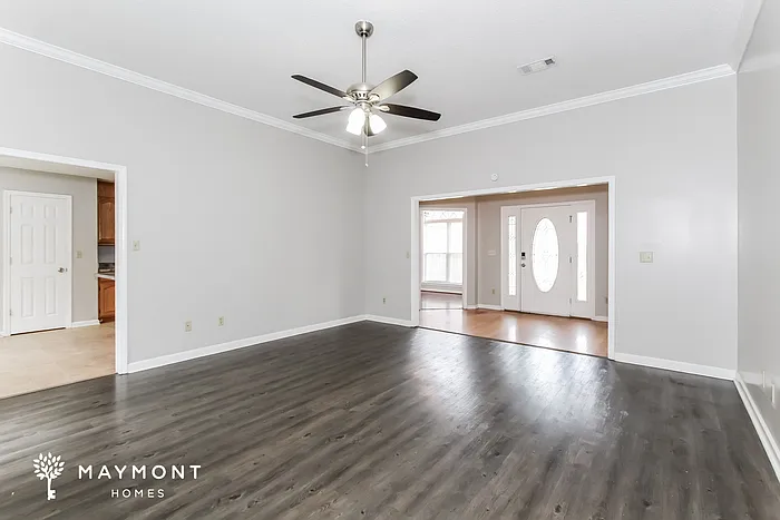 3 bed, 2.0 bath, 1981 sqft, $2,145 — Photo 3